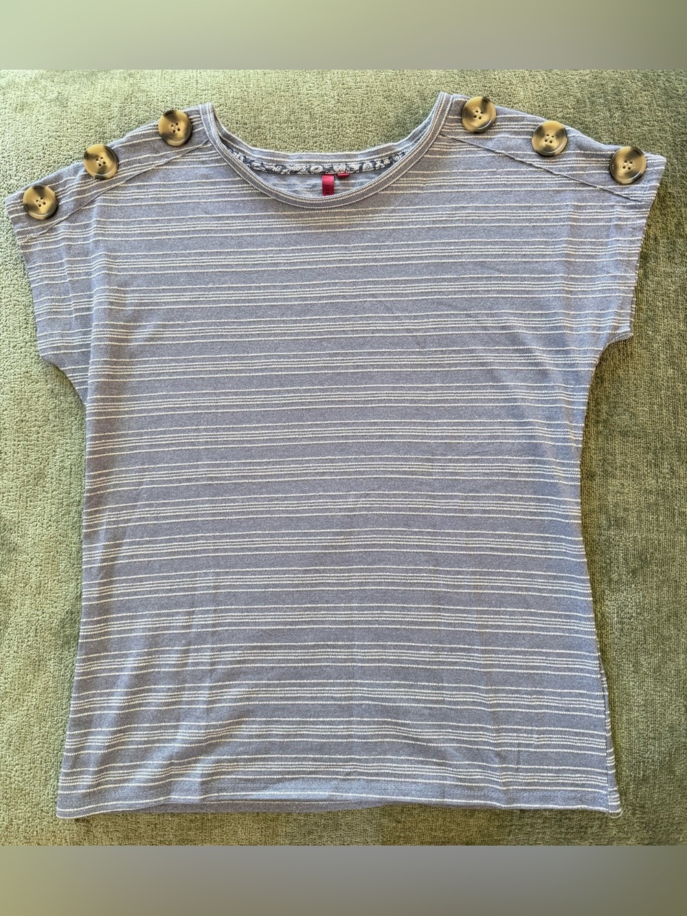 Love Scarlett Women’s Gray White Striped Round Neck Cap Sleeve Button Top S